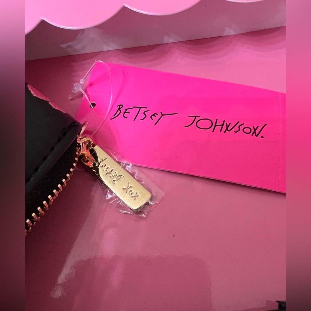 Betsey Johnson Large Travel clutch / Wristlet NWT - Picture 4 of 8